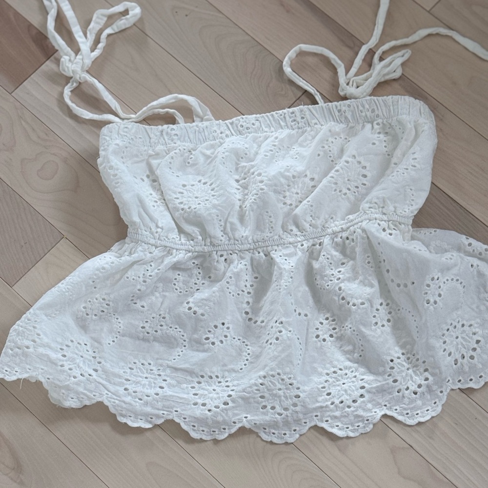 🤍 White Eyelet Tie-Shoulder Peplum Top – Size Medium – American Eagle